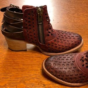 Freebird Dahlia Booties.  Red.  Size 5